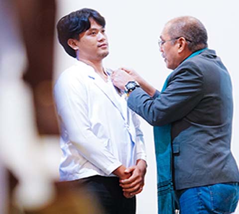 UV-CAS Sends Off 222 Interns in Pinning Ceremony
