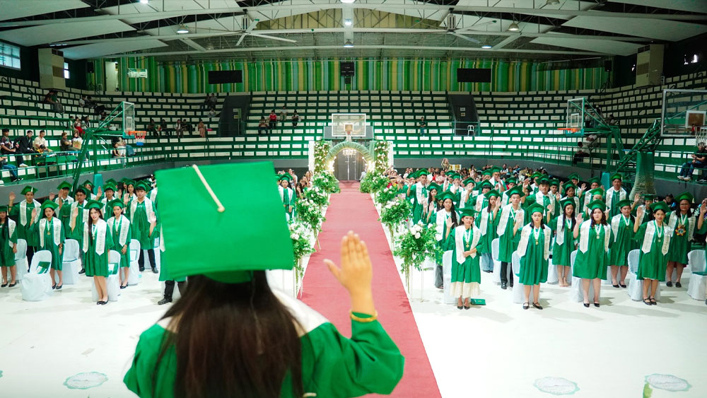 UV Pardo holds graduation rites at gymnasium