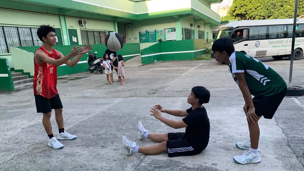 UV Holds Sports Clinics at Minglanilla Campus